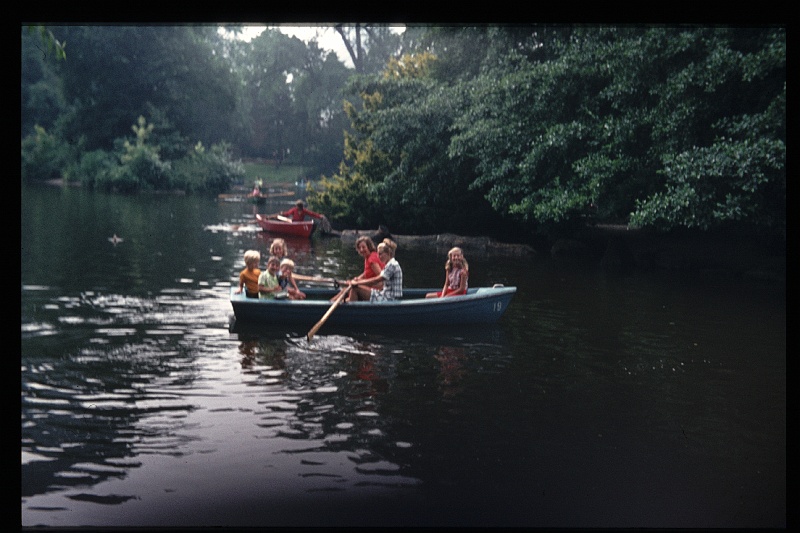 07.Frankfurt jul 1972 Mama,Traude,Brigitte,Marion,Peter,Britt.JPG